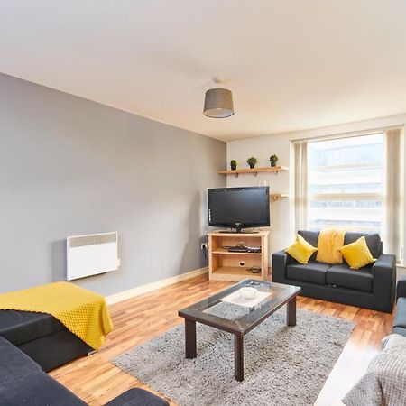 Stylish Manchester Gem - Sleeps 10! Экстерьер фото