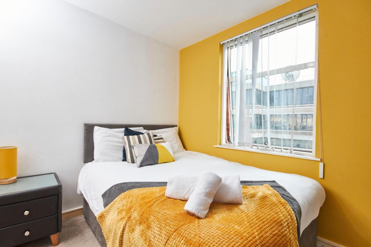 Stylish Manchester Gem - Sleeps 10! Экстерьер фото