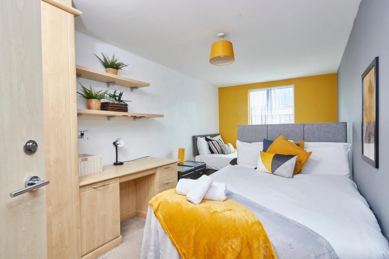 Stylish Manchester Gem - Sleeps 10! Экстерьер фото