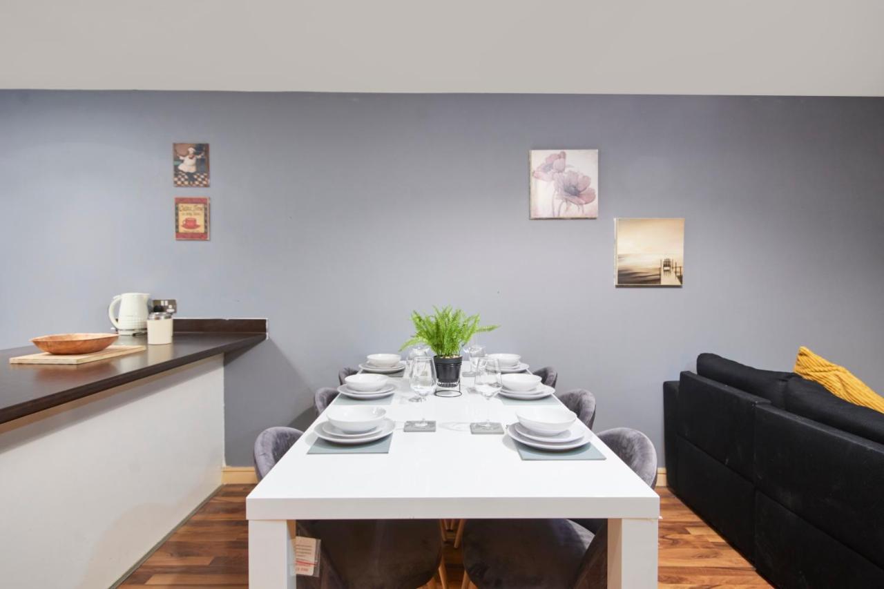 Stylish Manchester Gem - Sleeps 10! Экстерьер фото