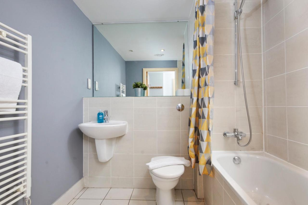 Stylish Manchester Gem - Sleeps 10! Экстерьер фото