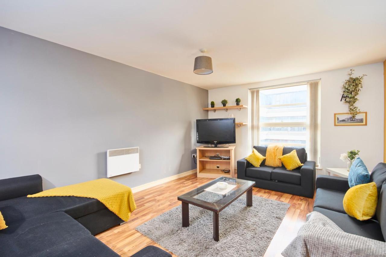 Stylish Manchester Gem - Sleeps 10! Экстерьер фото