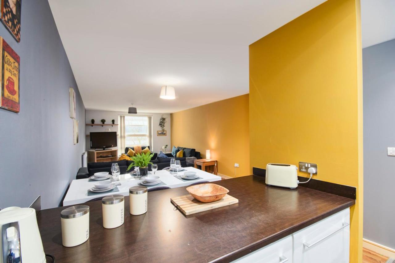 Stylish Manchester Gem - Sleeps 10! Экстерьер фото