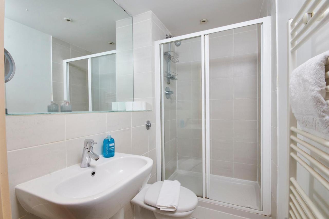 Stylish Manchester Gem - Sleeps 10! Экстерьер фото